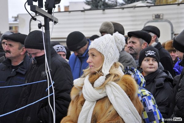 Віче на луцькому Євромайдані. ФОТО