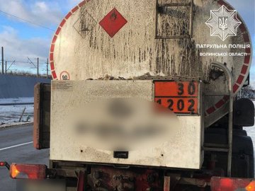 На Волині затримали водія, який незаконно перевозив дизельне паливо 
