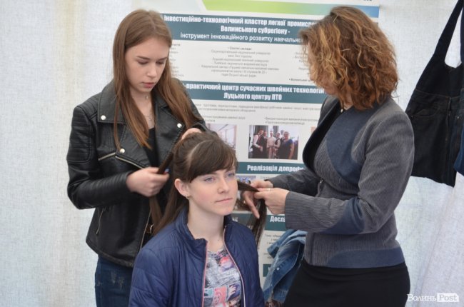 Від мініатюрних тістечок до величезних гойдалок: у центрі Луцька – свято професійної освіти. ФОТО