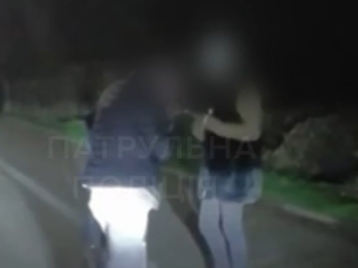 У Луцьку серед ночі спіймали пару з наркотиками. ВІДЕО