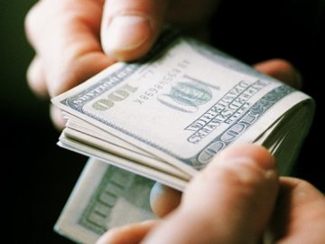 На Волині працівниця міськради просила 500 доларів хабара 