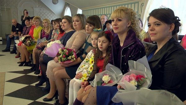 Червона доріжка, стилісти, вечірка: на Волині влаштували свято для мам особливих діток