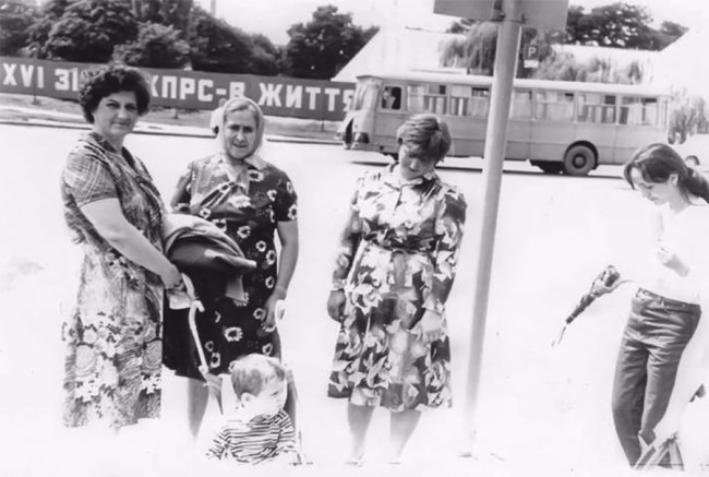 Показали фото перших дитячих візочків на вулицях Луцька