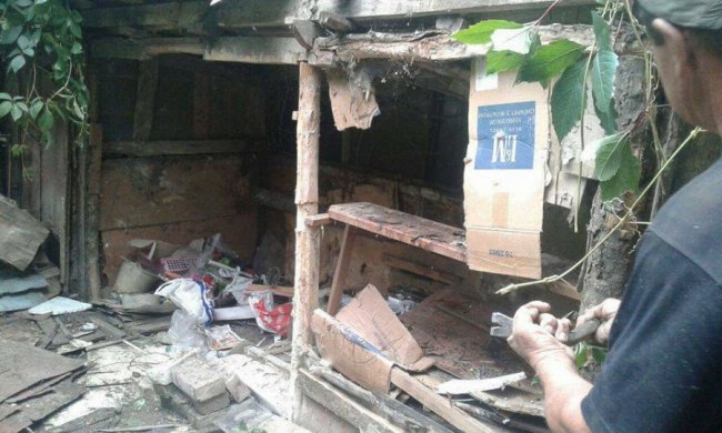 З луцького двору муніципали вивезли цілу вантажівку сміття. ФОТО