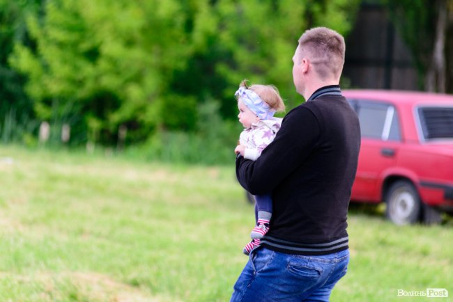 До Винника – навіть на милицях. ФОТОРЕПОРТАЖ із грандіозного концерту у Луцьку