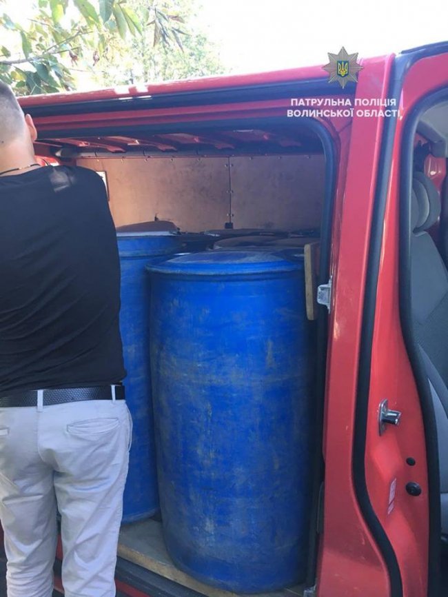 Затриманий у Луцьку водій видавав спирт за воду. ФОТО