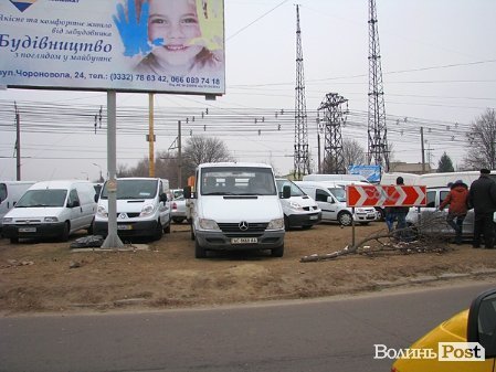У Луцьку вирішуватимуть, як впорядкувати авторинок. ФОТО