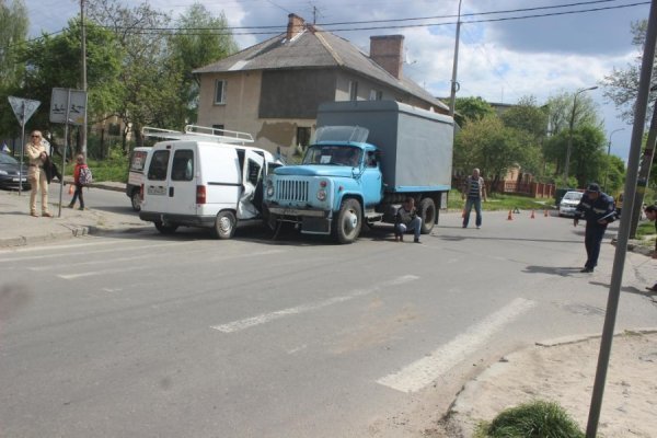 У Луцьку - потрійна аварія. ФОТО