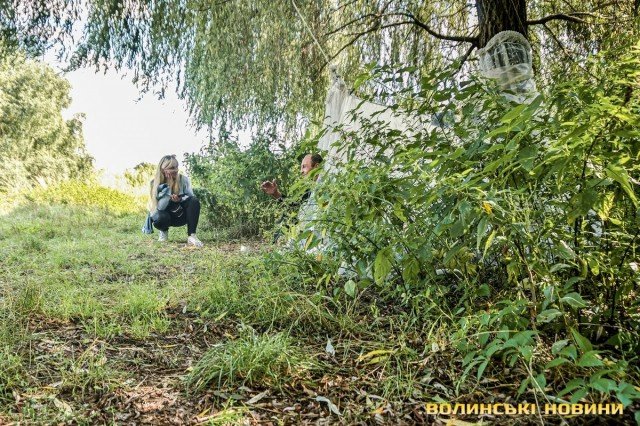 «Колись все у мене було нормально»: історія безхатька, який живе на березі Сапалаївки у Луцьку