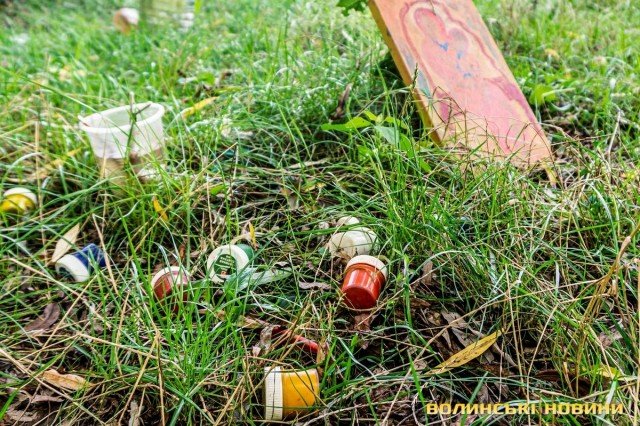 «Колись все у мене було нормально»: історія безхатька, який живе на березі Сапалаївки у Луцьку