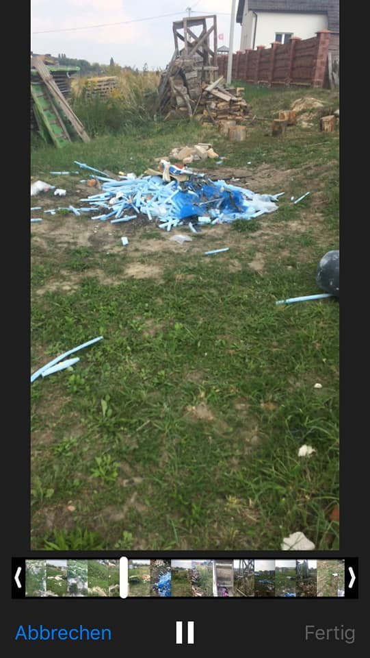 У селі під Луцьком рідні брати привласнили і загидили частину дороги. ФОТО