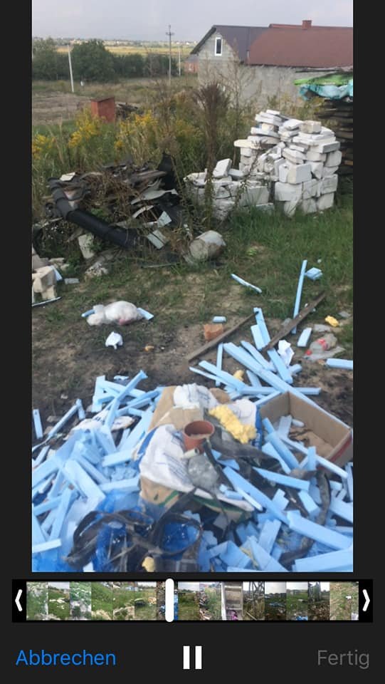 У селі під Луцьком рідні брати привласнили і загидили частину дороги. ФОТО