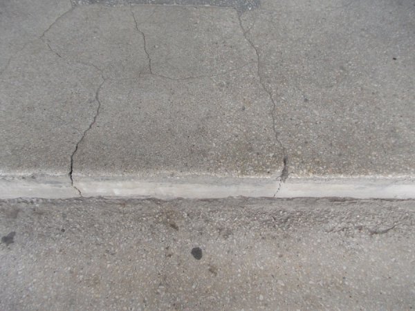 Грибок, корозія і дірявий дах: яким продали кінотеатр «Промінь». ФОТО