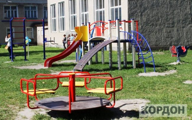 У волинському селі відкрили дитячий майданчик