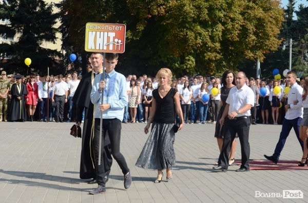 Нові студенти політеху пройшлися червоною доріжкою. ФОТОРЕПОРТАЖ