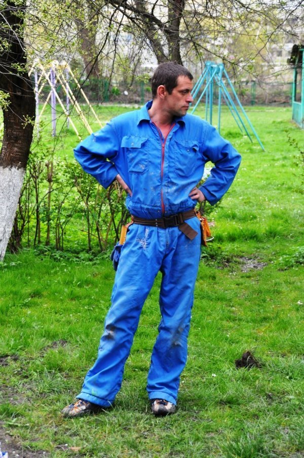 Як лучани допомогли облаштувати майданчик у дитбудинку. ФОТО