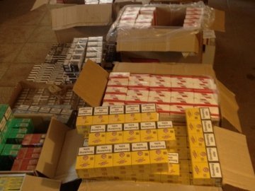 На Волині податківці вилучили понад 40 тисяч пачок цигарок без акцизних марок. ФОТО