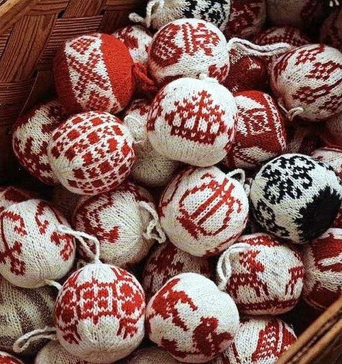 В’язані ялинкові кулі