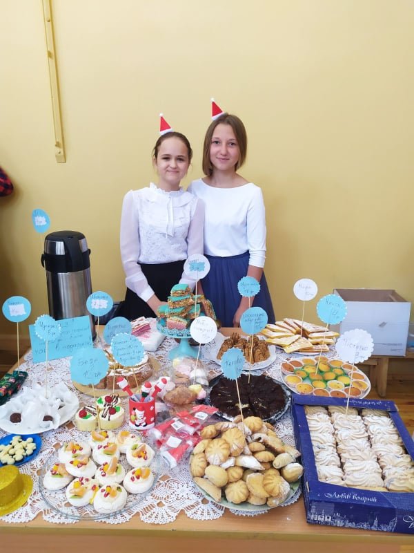 Волинські школярі влаштували благодійний ярмарок, аби підтримати геріатричний центр