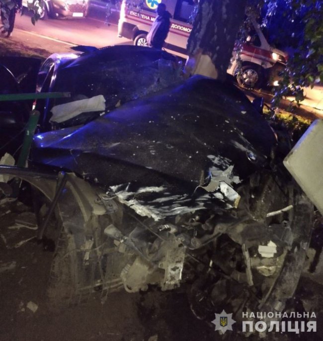 У місті на Волині BMW врізався в дерево, загинули двоє людей
