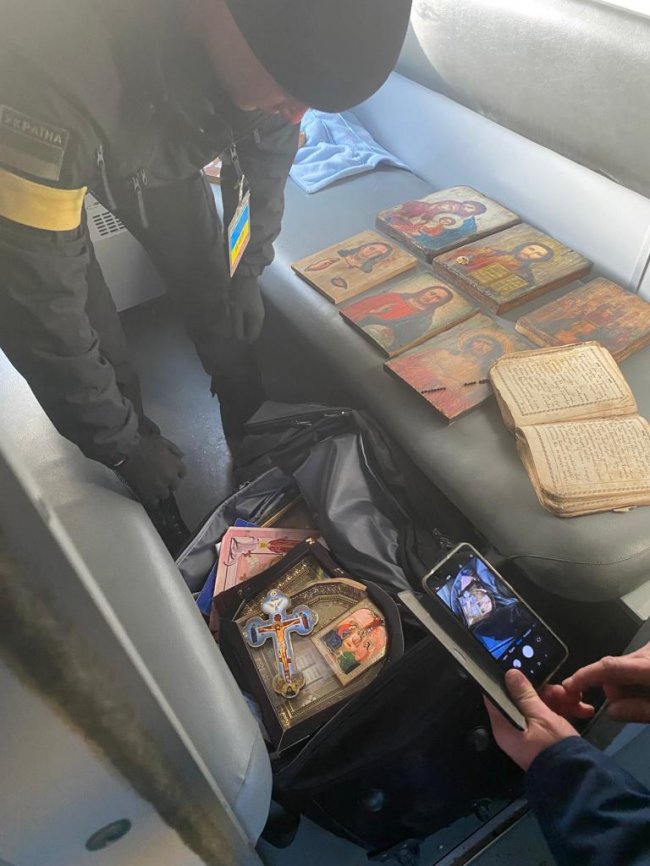 Через «Ягодин» намагалися вивезти до Польщі шість старовинних ікон