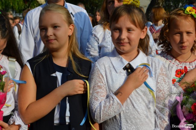 Перший дзвоник у луцькій школі №17. ФОТО