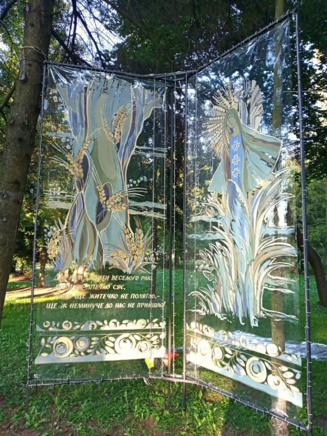 Луцький парк прикрашає нова арт-інсталяція. ФОТО