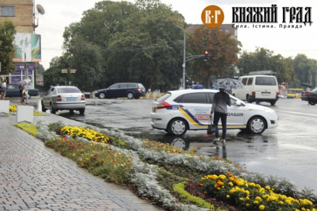 У Володимирі-Волинському замінували міськраду: працівників евакуювали. ФОТО