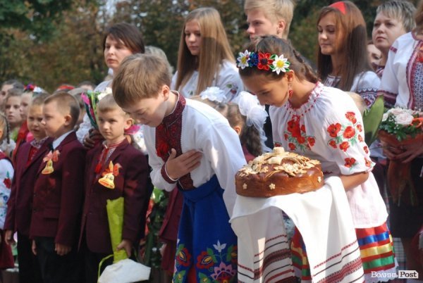 Перший дзвоник у  «найкращій луцькій школі». ФОТО