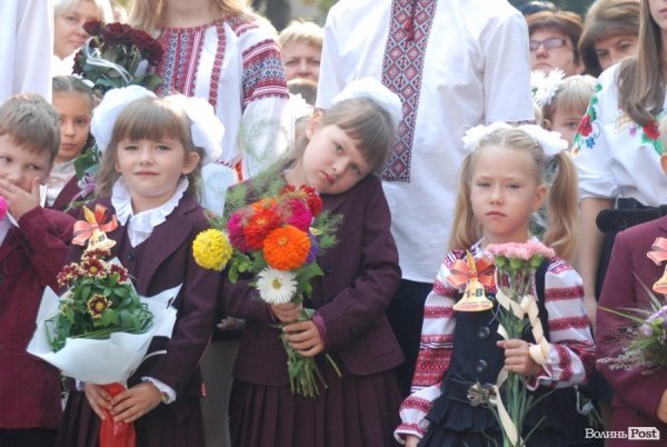 Перший дзвоник у  «найкращій луцькій школі». ФОТО