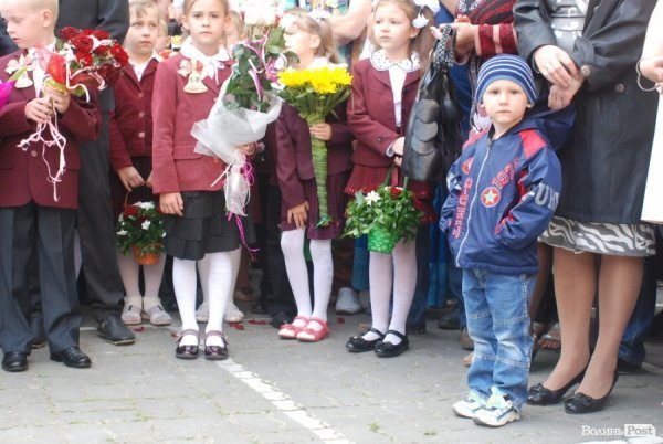 Перший дзвоник у  «найкращій луцькій школі». ФОТО