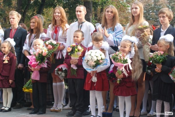 Перший дзвоник у  «найкращій луцькій школі». ФОТО