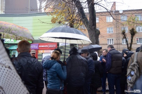 «Квіти - це духовність»: у центрі Луцька сварилися через ринок