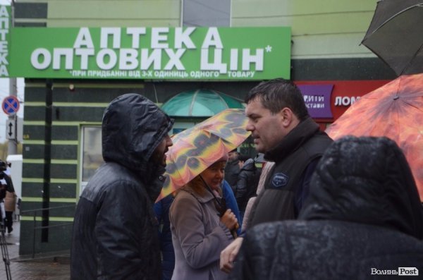 «Квіти - це духовність»: у центрі Луцька сварилися через ринок