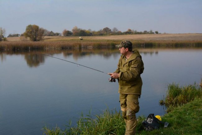 На волинській водоймі влаштували турнір з риболовлі. ФОТО
