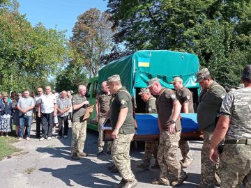У громаді на Волині попрощалися з Героєм Тарасом Грицюком. ФОТО