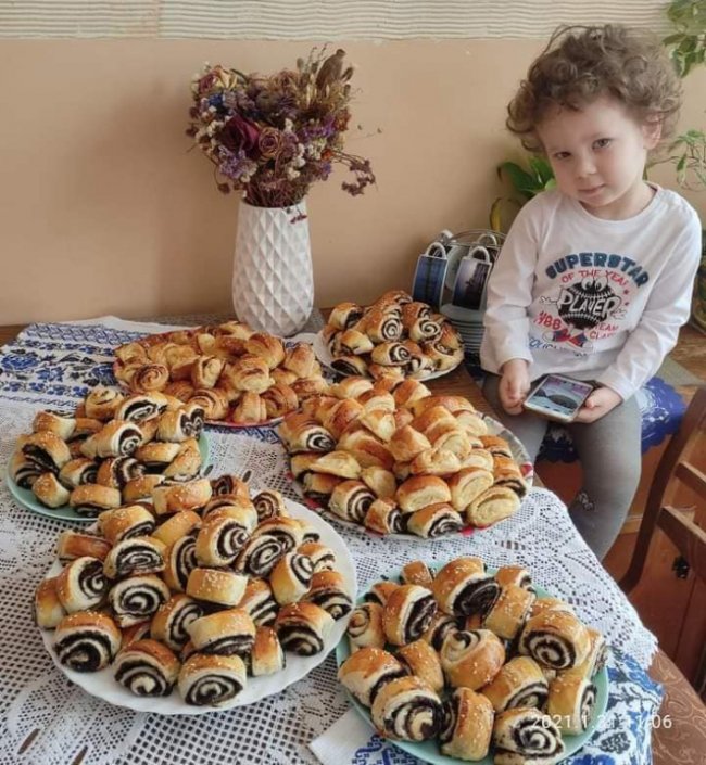 Волинські господині передали випічку військовослужбовцям на Схід. ФОТО