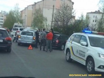 У Луцьку Skoda в'їхала у припарковане Renault. ФОТО