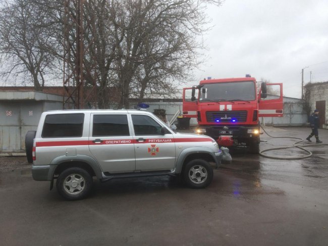 У Рівному посеред білого дня згоріла автівка. ФОТО