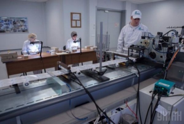 Як виготовляють нові пластикові паспорти українців. ФОТО