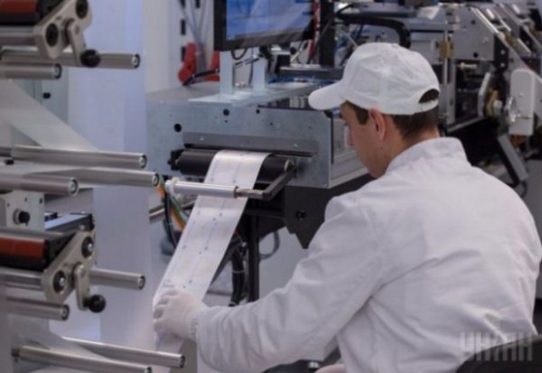 Як виготовляють нові пластикові паспорти українців. ФОТО