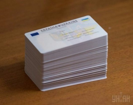Як виготовляють нові пластикові паспорти українців. ФОТО