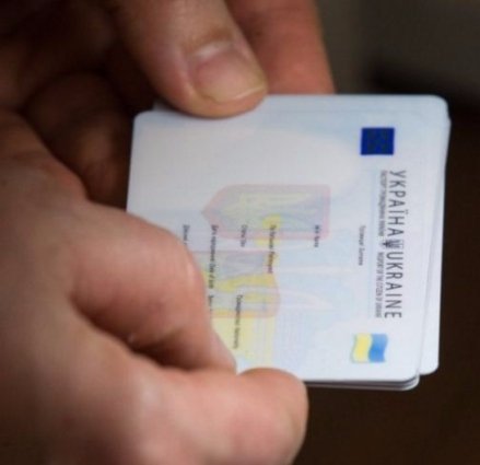 Як виготовляють нові пластикові паспорти українців. ФОТО