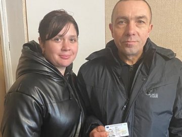 Хоче якнайшвидше повернутися на фронт: звільненому з полону волинянину відновили паспорт