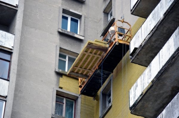 Висотку в центрі Луцька утеплюють