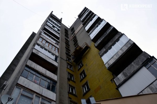Висотку в центрі Луцька утеплюють