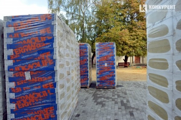 Висотку в центрі Луцька утеплюють