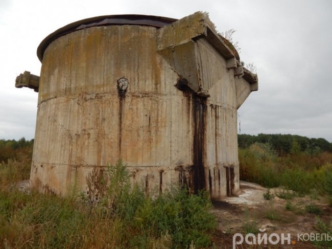 У місті на Волині резервуари з отруйними відходами «тріщать по швах». ФОТО