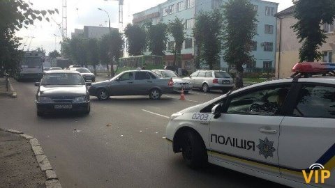 ДТП на Ковельській: таксі в'їхало в іномарку. ФОТО