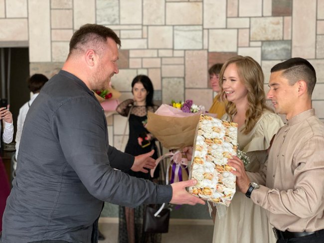 Волинський захисник приїхав із зони бойових дій, щоб одружитися